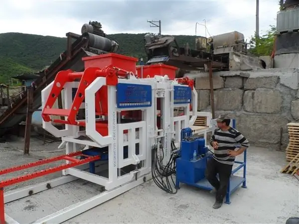 Mini-usine pour la production de blocs de mousse