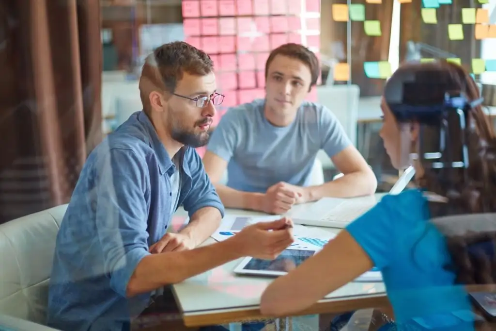 Comunicazione orizzontale: concetti di base, tipi, metodi di gestione in un'organizzazione