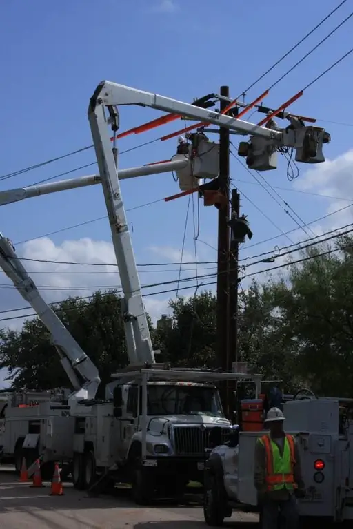 Distribuição de energia elétrica: subestações, equipamentos necessários, condições de distribuição, aplicação, regras contábeis e de controle