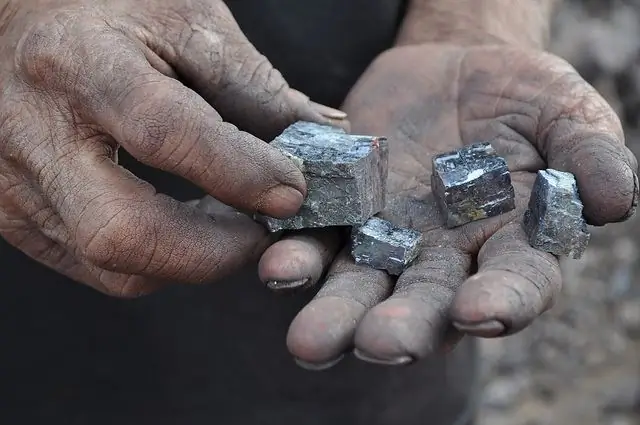 Silver mining: txoj hauv kev thiab txoj hauv kev, kev tso nyiaj tseem ceeb, ua lub teb chaws hauv cov nyiaj mining