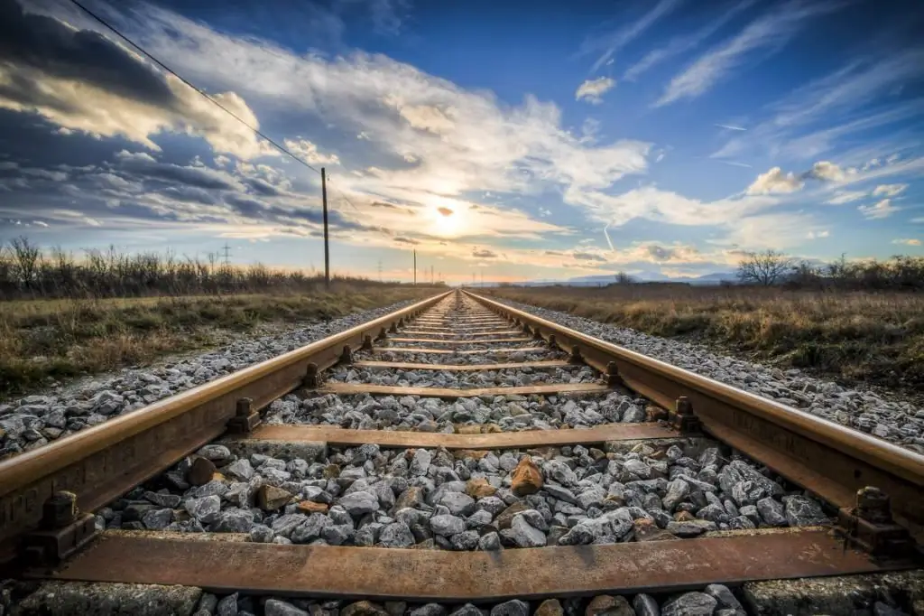 Treinspoor is Definisie, konsep, kenmerke en afmetings. Treinafmetings en kenmerke van spoorfasiliteite se werking