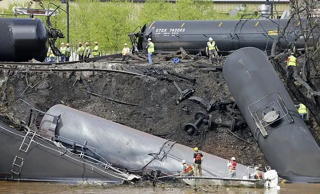 Accidente en las vías del tren por mala inspección de los raíles